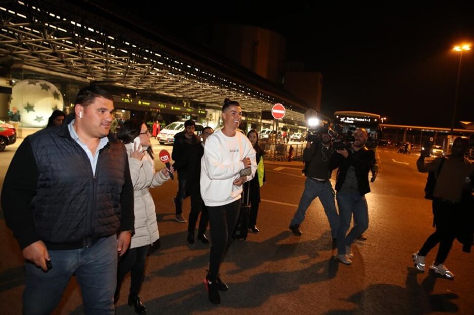 Cristiano Ronaldo de chegada a Lisboa com Georgina Rodríguez