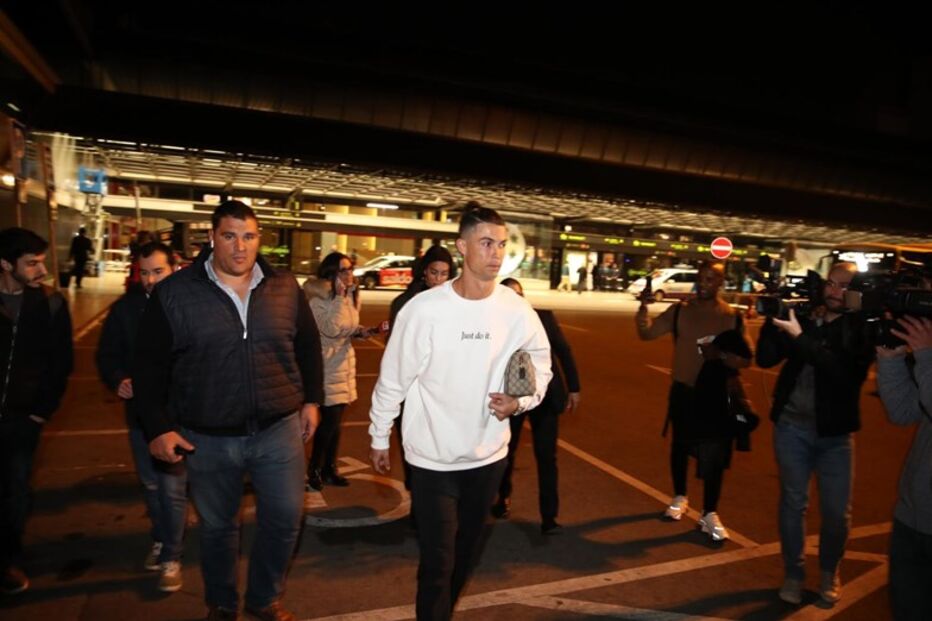 Cristiano Ronaldo de chegada a Lisboa com Georgina Rodríguez