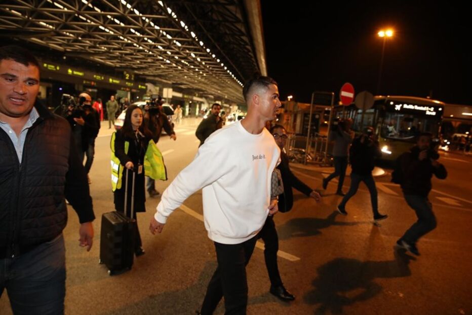 Cristiano Ronaldo de chegada a Lisboa com Georgina Rodríguez