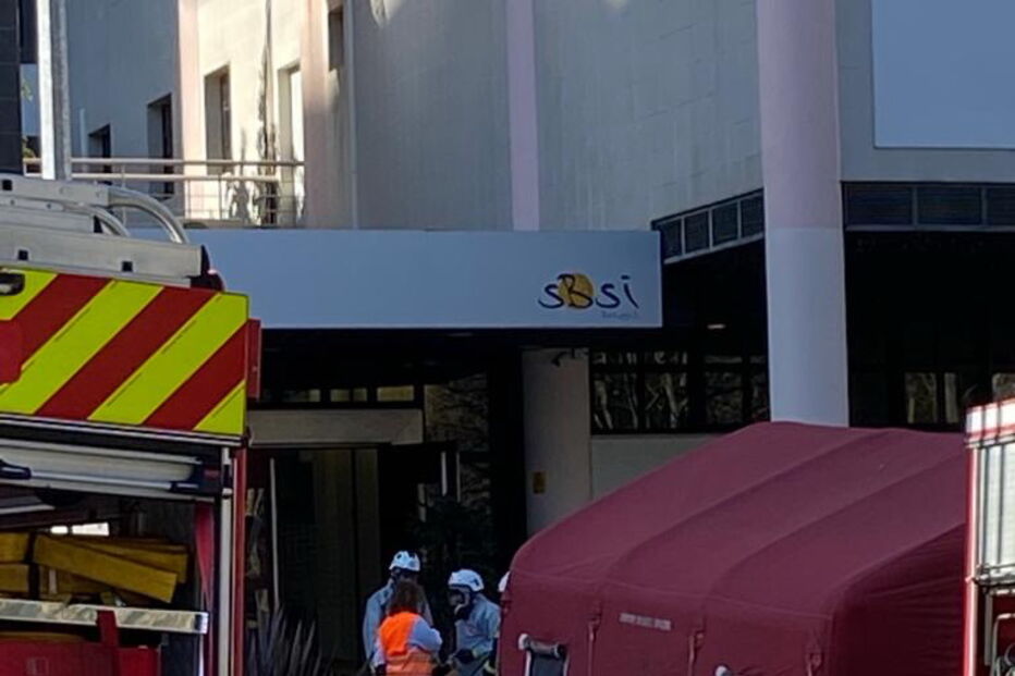 Reação química obriga a evacuar laboratório do Hospital SAMS em Lisboa