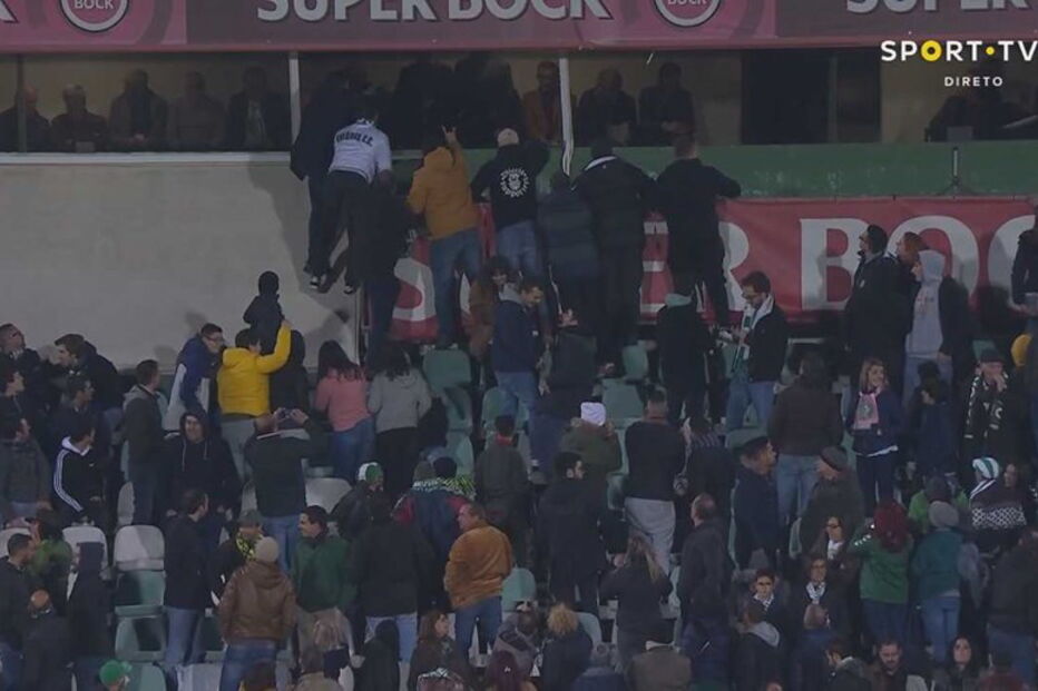 Adeptos do V. Setúbal confrontam Varandas antes do jogo frente ao Sporting