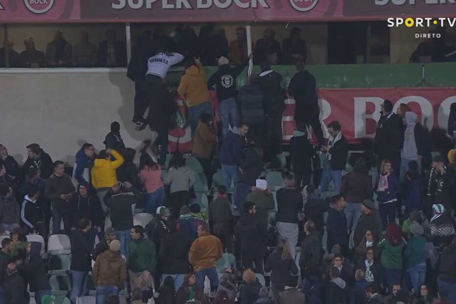 Adeptos do V. Setúbal confrontam Varandas antes do jogo frente ao Sporting