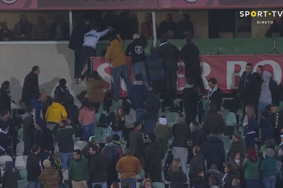 Adeptos do V. Setúbal confrontam Varandas antes do jogo frente ao Sporting