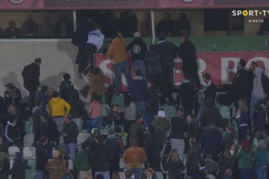 Adeptos do V. Setúbal confrontam Varandas antes do jogo frente ao Sporting