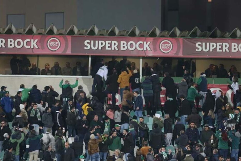 Adeptos do V. Setúbal confrontam Varandas antes do jogo frente ao Sporting