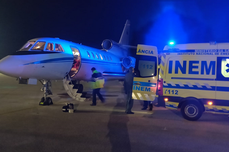 Força Aérea transporta de urgência criança de dez anos