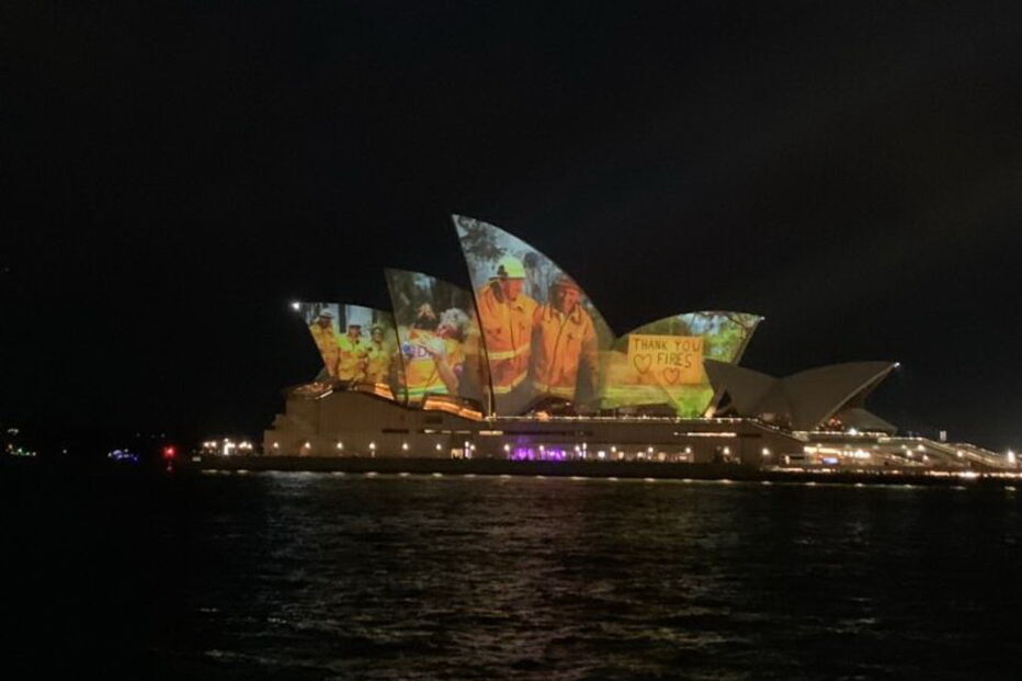 Sydney Opera House ilumina-se para prestar homenagem aos bombeiros australianos