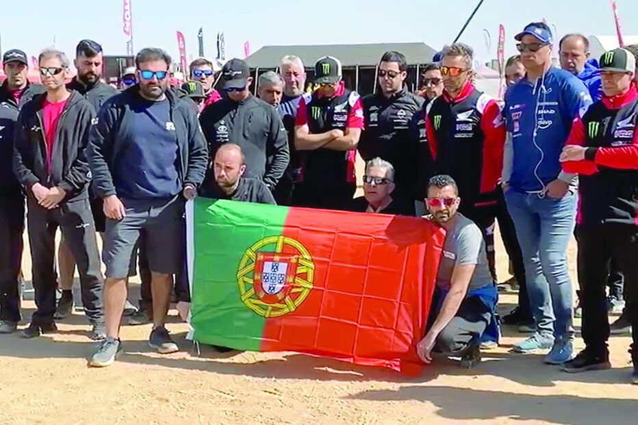Os portugueses presentes no Rali Dakar juntaram-se ontem para homenagear o motard de Esposende 