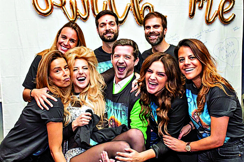 Grupo de amigos da artista divertiu-se durante toda a noite 