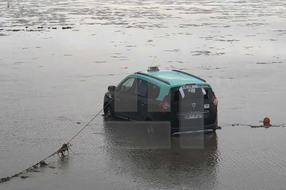  Táxi que caiu ao rio Tejo durante a madrugada