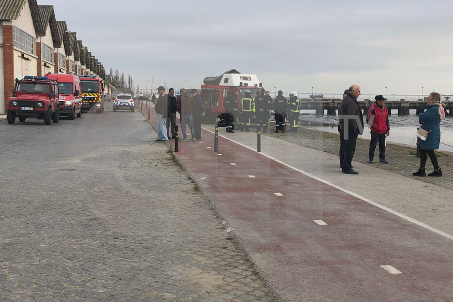  Táxi que caiu ao rio Tejo durante a madrugada