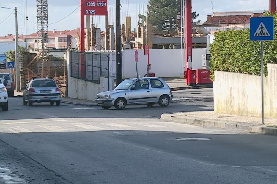 Avô morre atropelado a atravessar estrada com o neto em Oliveira de Azeméis