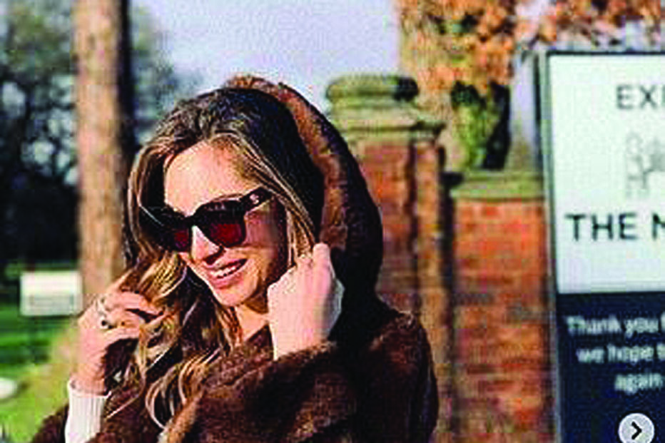 Chriara Giuffrida à porta do hotel