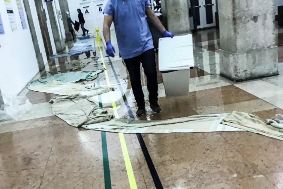 Chuva deixa salas de Hospital de São José em Lisboa alagadas