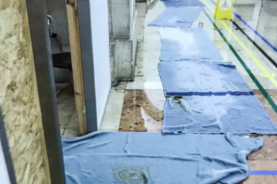 Chuva deixa salas de Hospital de São José em Lisboa alagadas