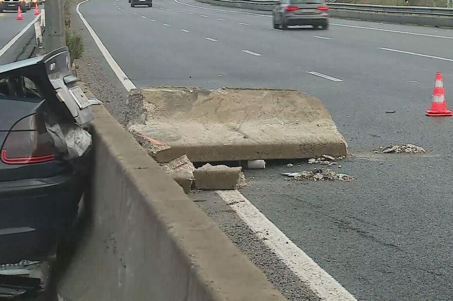 Queda de blocos de cimento no IC17 causa vários acidentes	