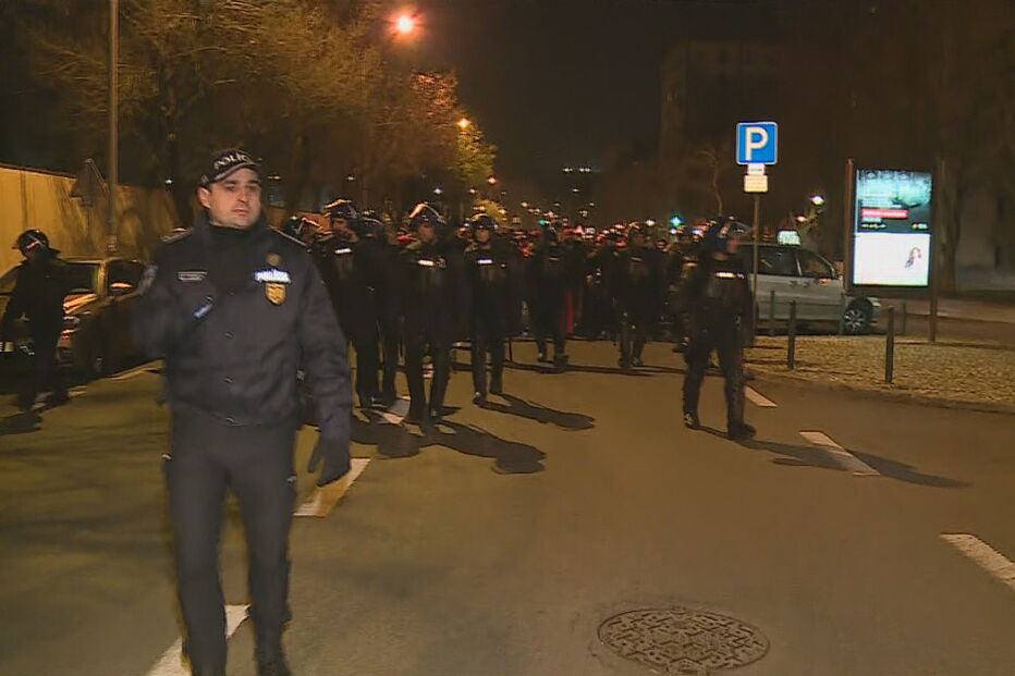 Adeptos do Benfica já saíram do Estádio da Luz rumo a Alvalade	