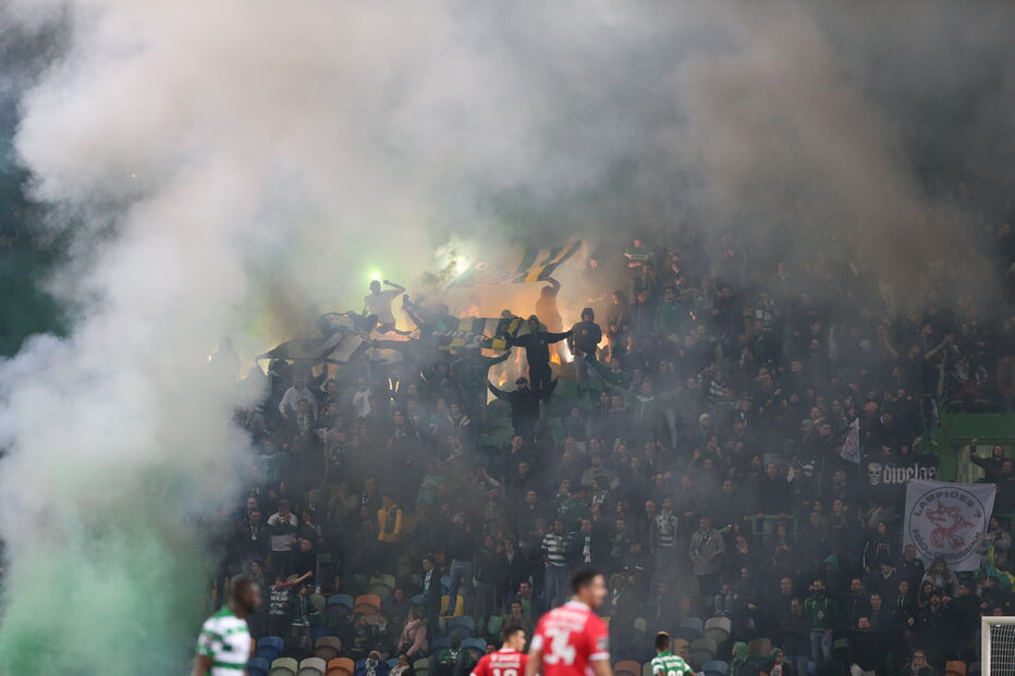 Momentos de caos nas bancadas de Alvalade	