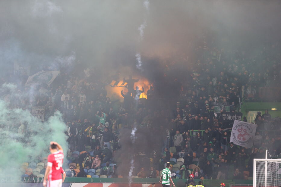 Momentos de caos nas bancadas de Alvalade	