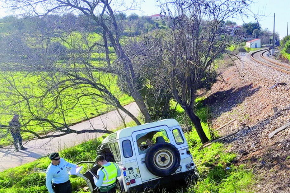 Homem de 94 anos ferido após comboio abalroar jipe 