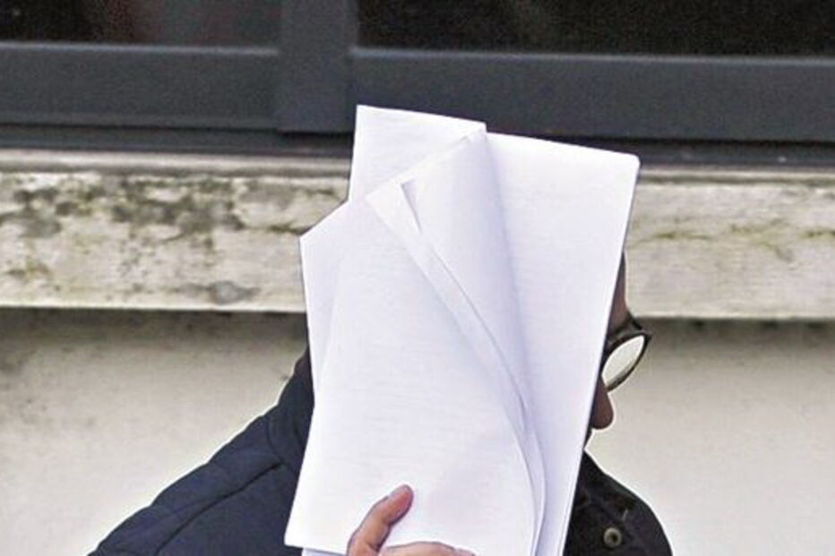 Polícia pedófilo abusa de amiga da filha desde os 12 anos