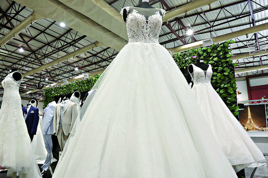 Últimas tendências de vestidos e fatos de casamento para ver na exponor, durante todo o dia de hoje , numa mostra cheia de surpresas  e motivos de interesse 