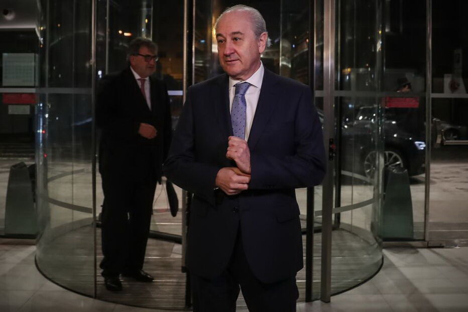 Rui Rio à chegada a um hotel aonde vai aguardar pelo resultado da 2.ª volta das eleições diretas