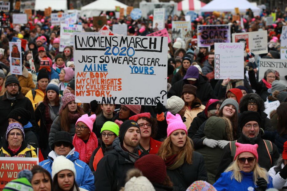 Milhares em Los Angeles pedem destituição de Trump e mais direitos para as mulheres