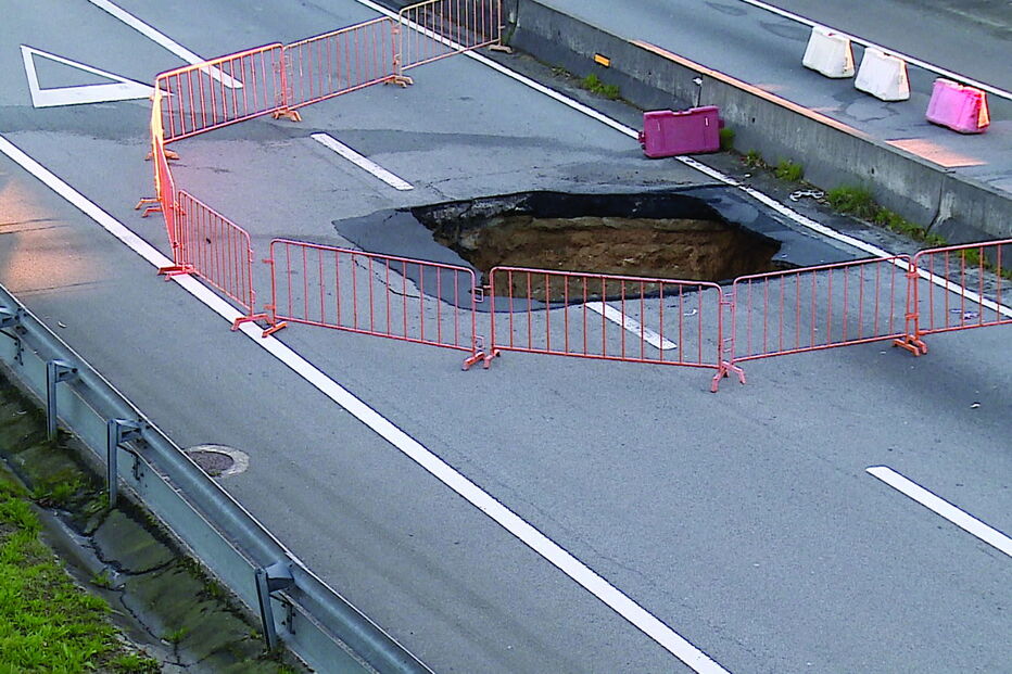 Buraco foi vedado pela Proteção Civil e hoje vai começar a ser reparado, garantiu a Câmara Municipal da Maia