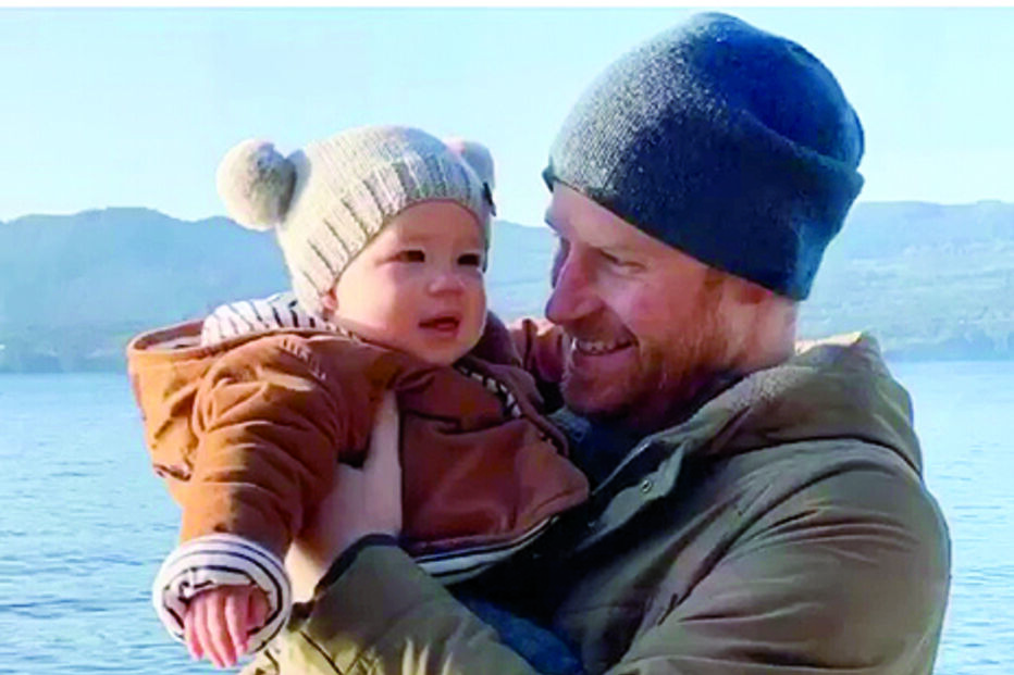 Harry com o filho Archie 