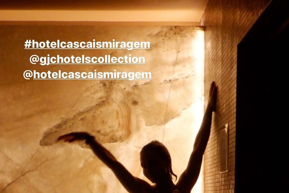 Luciana Abreu exibe curvas sensuais