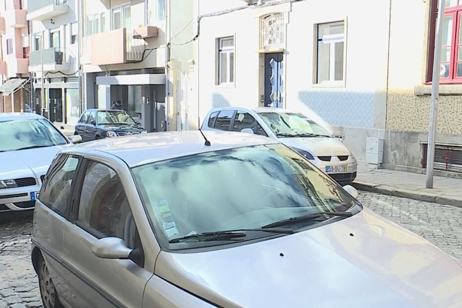 Feto encontrado dentro de carro em Espinho 