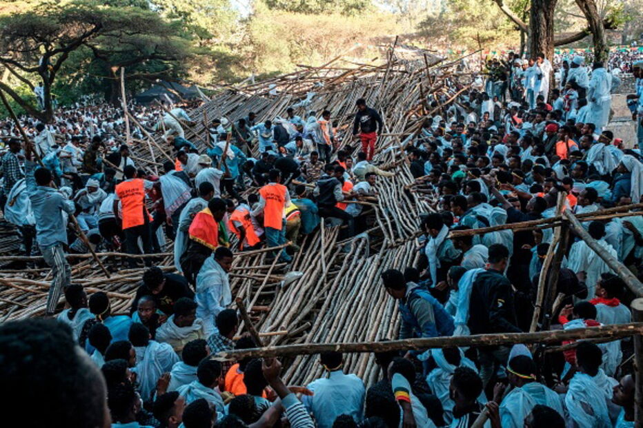 Palco colapsa e faz três mortos em festival religioso na Etiópia