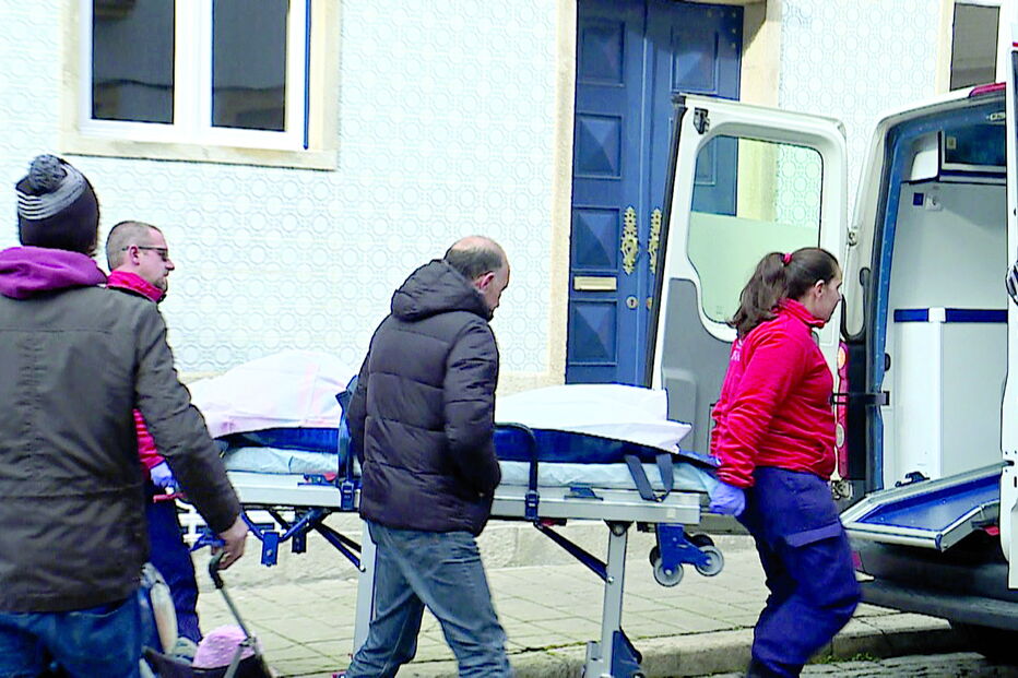 Fetos foram levados pelos Bombeiros dos Carvalhos para o Instituto de Medicina Legal da Feira 