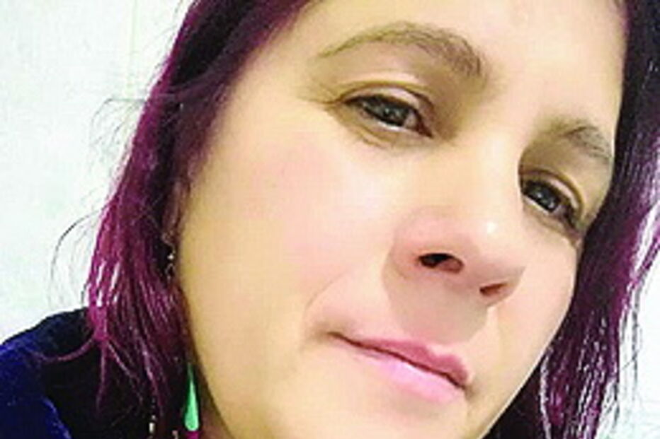 Natália Barbosa, de 51 anos, foi atropelada quando entrava no seu carro  