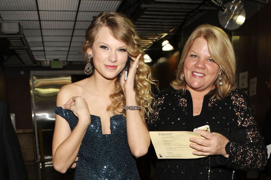 Taylor Swift e a mãe