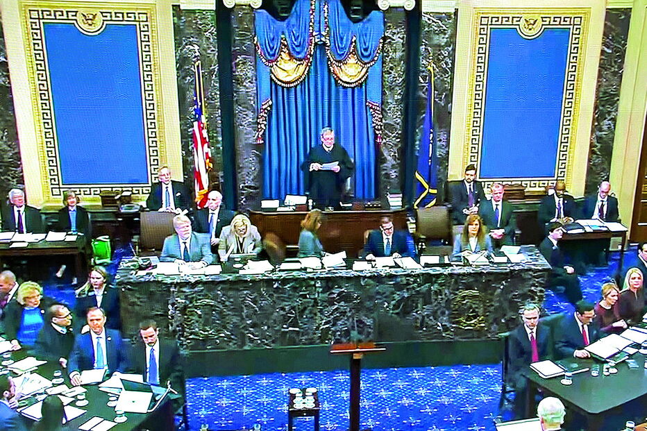 O Presidente do Supremo Tribunal, John Roberts, no arranque do julgamento de destituição do presidente Donald Trump no Senado 