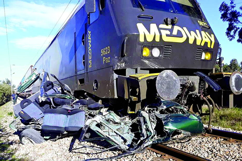 Viatura ficou completamente desfeita após ter sido arrastada 500 metros. Corpo ficou a 100 metros do primeiro embate