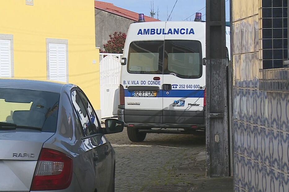 Homem morre a agredir mulher com um ferro