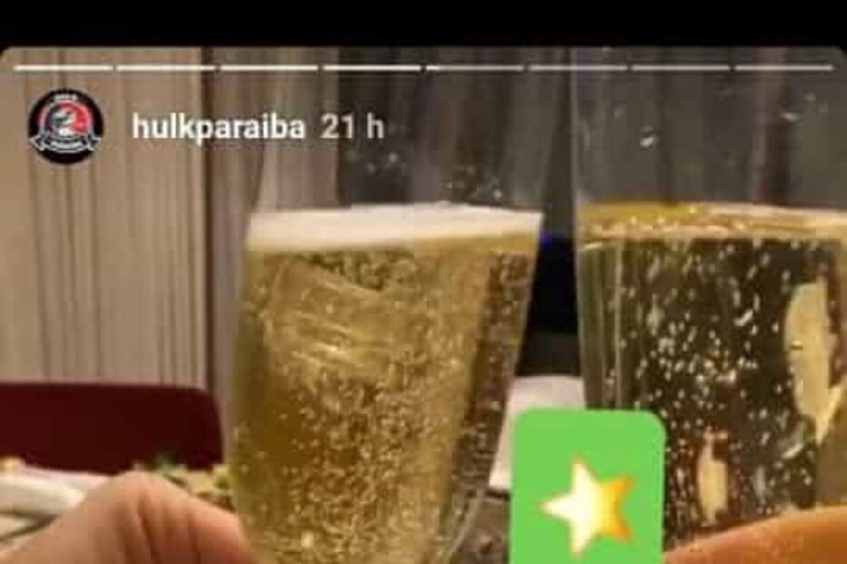 Hulk mostra jantar romântico com Camila