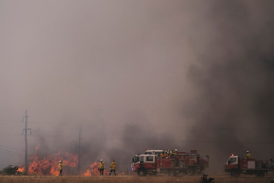 Incêndios chegam perto do aeroporto de Canberra, na Austrália