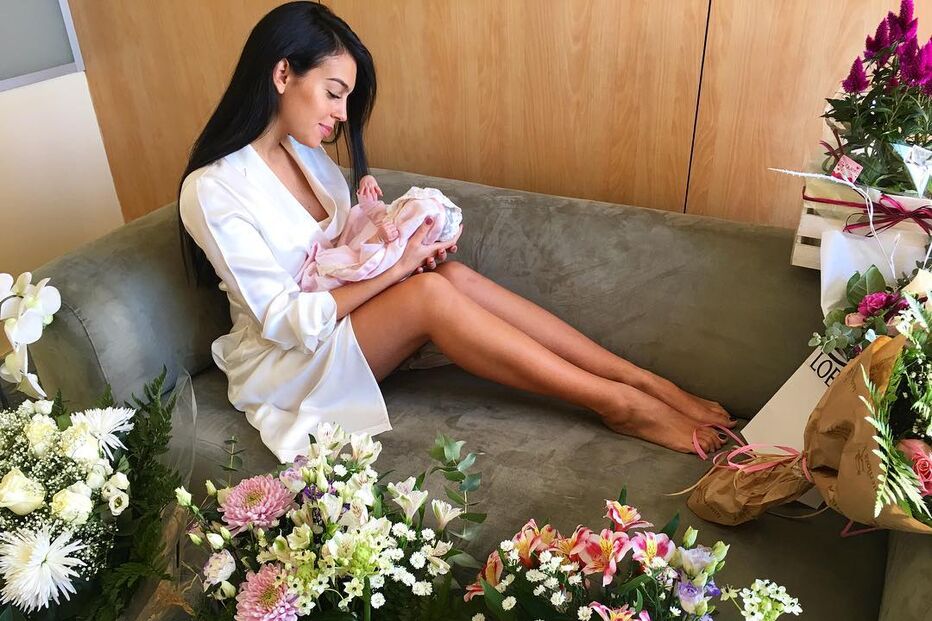 Georgina Rodríguez mostra-se uma mãe dedicada