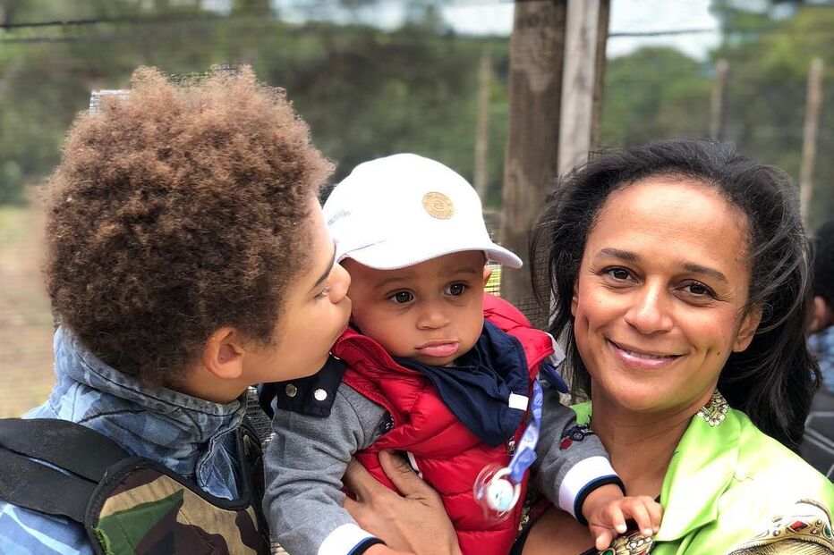 Isabel dos Santos com os filhos.jpg