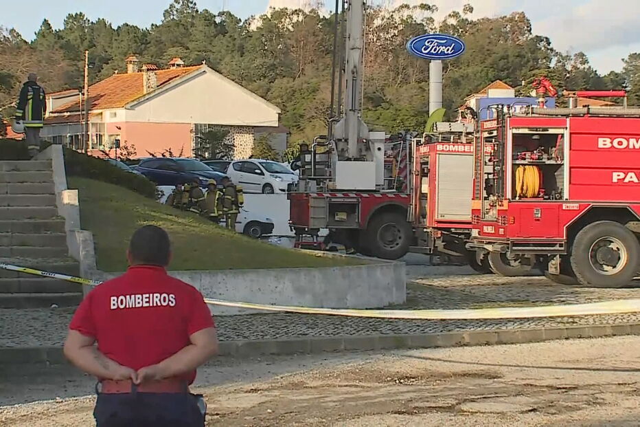 Incêndio consome loja de produtos chineses em Setúbal