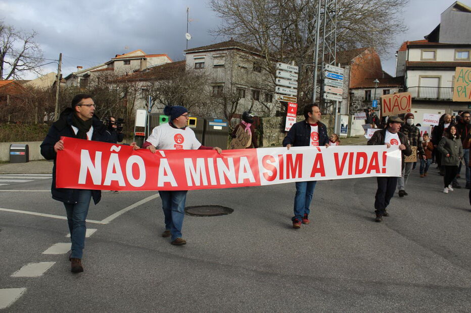 Protesto contra exploração de lítio em Montalegre juntou 300 pessoas contra 'futuro minado'
