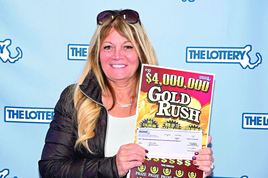 Susana Gaspar, natural dos Açores, foi fotografada com a raspadinha premiada 