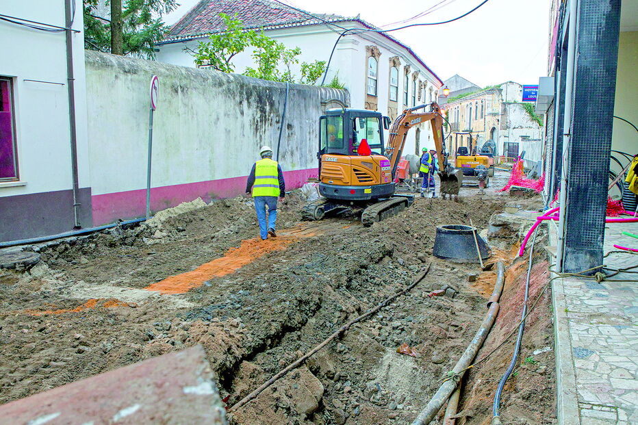 Obras já decorrem no centro da vila da Lousã, no distrito de Coimbra