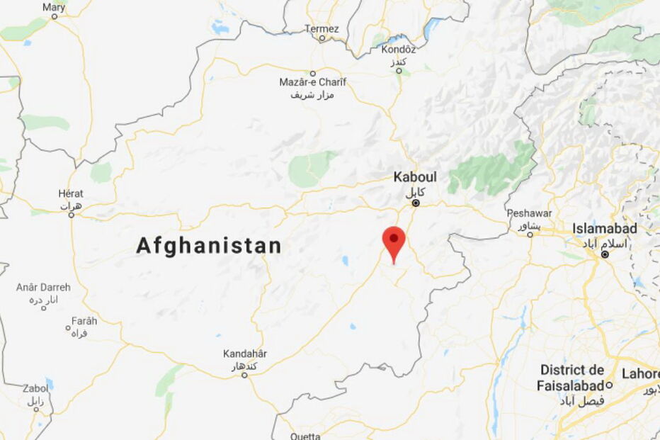 Avião de passageiros cai no Afeganistão