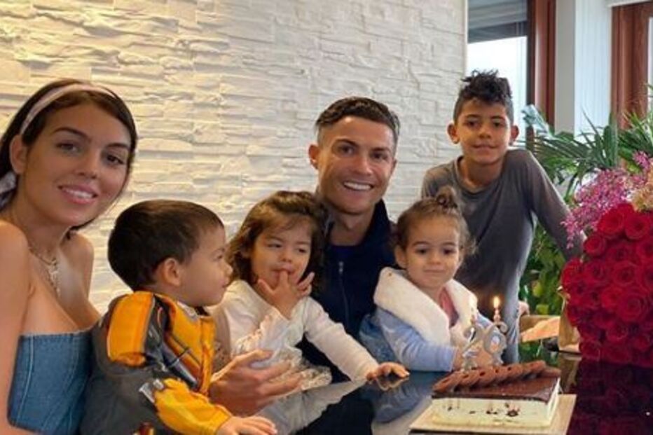 Gio feliz com Cristiano Ronaldo e filhos