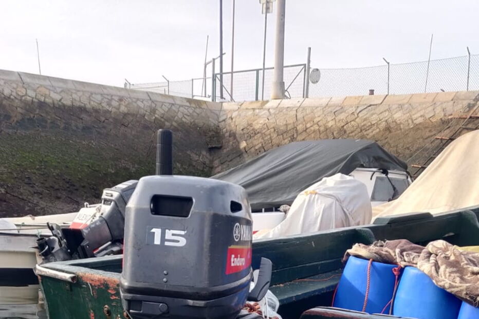 Imigrantes ilegais chegaram a Olhão num barco de madeira	